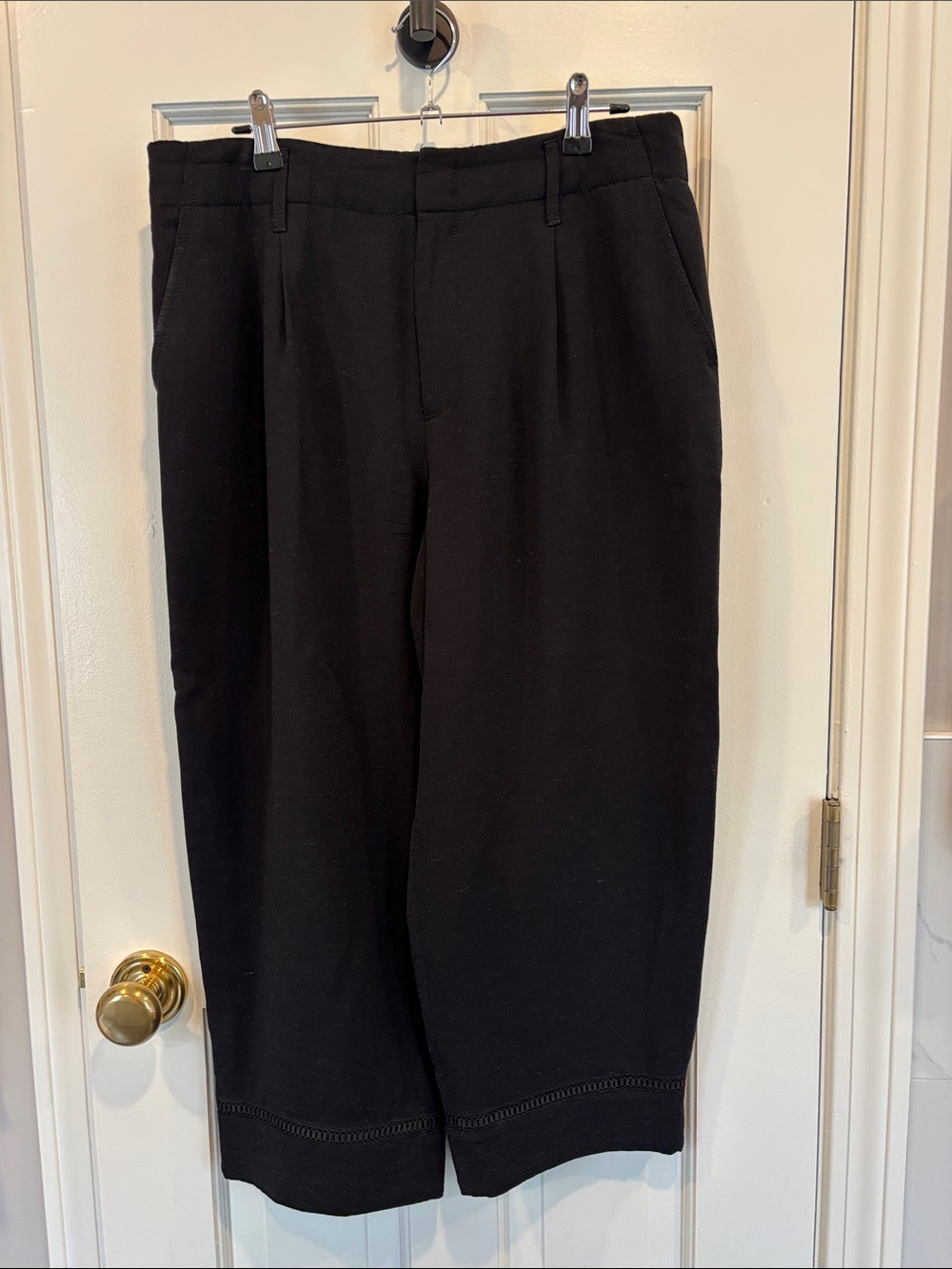 Club Monaco black cropped wide-leg pants, size 10